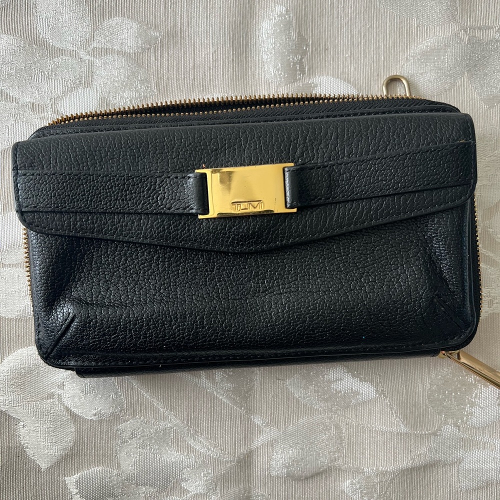 New Tumi wallet with zipper